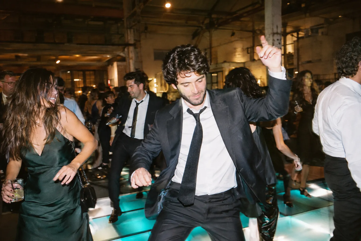 Festa de empresa num armazém em Lisboa com pista LED
